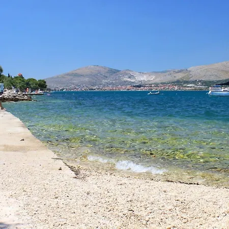דירה By The Sea Arbanija, Ciovo - 4320 טרוגיר
